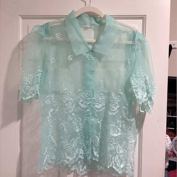 Tops - Vintage lace top in mint green/aqua with floral detail.
